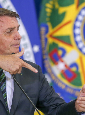 Jair Bolsonaro se habría visto involucrado con el excomandante de grupos militantes en Río acusado de homicidios y escándalos de corrupción.