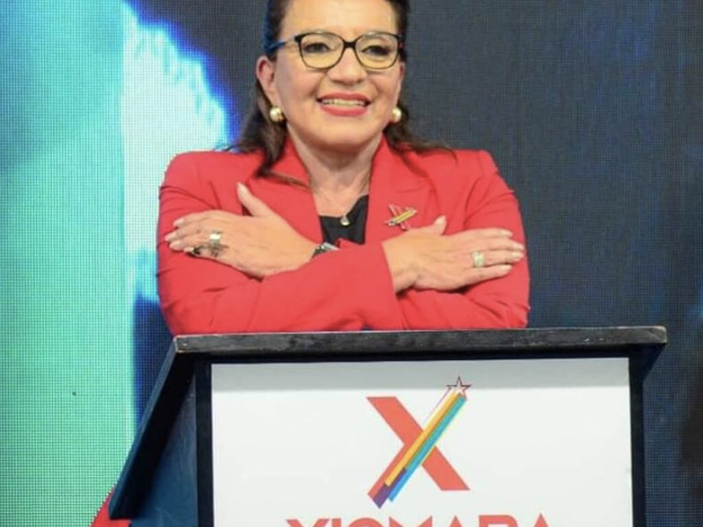 Xiomara Castro promete política integral de protección de la vida para defensoras 
