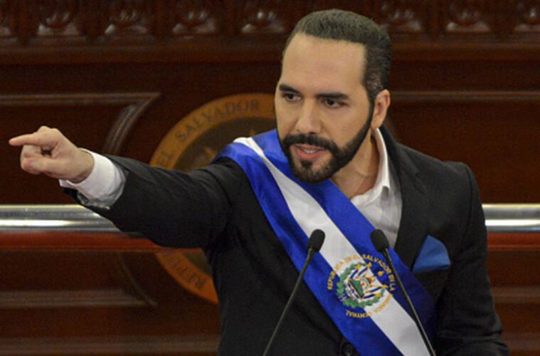 En El Salvador existen cargos por tuitear en contra del presidente Bukele