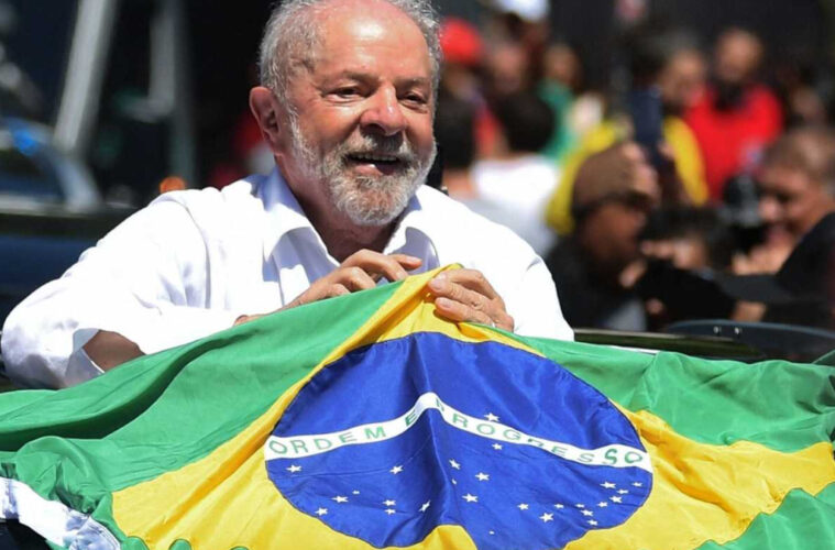 Lula es elegido presidente de Brasil