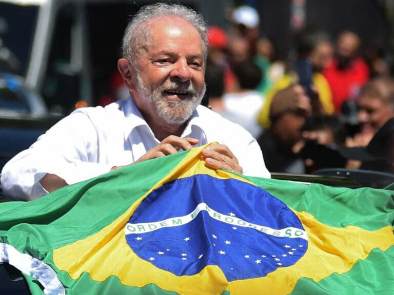 Lula es elegido presidente de Brasil