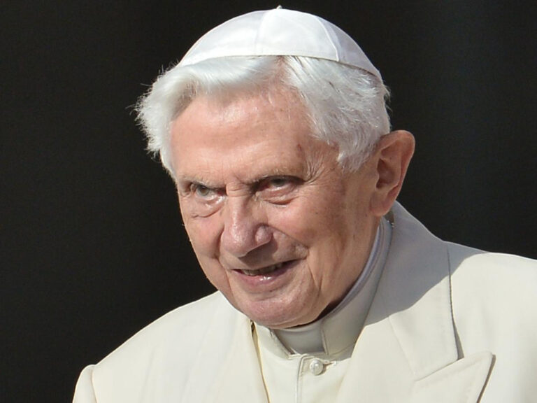 Muere Benedicto XVI | Su papado trasciende por los abusos del padre Maciel