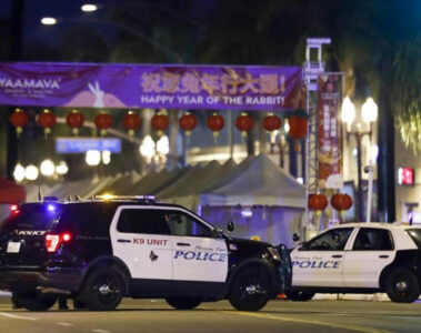 policía llega a celebración del año nuevo chino