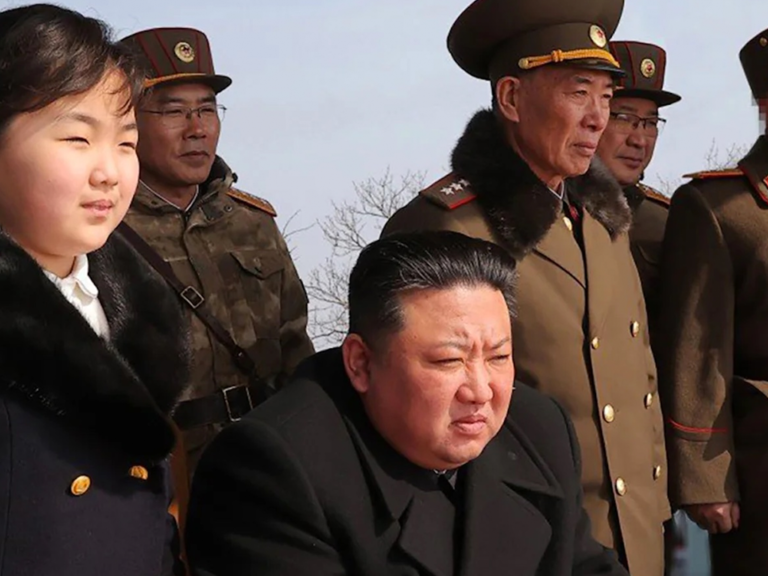 Kim Jong-un líder norcoreano con su hija