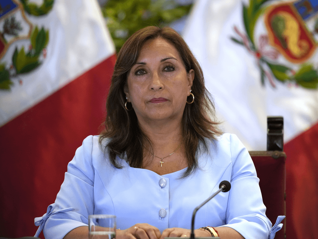 presidenta perú dina boluarte