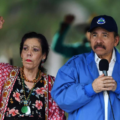 presidente nicaragua con esposa