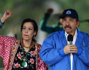 presidente nicaragua con esposa