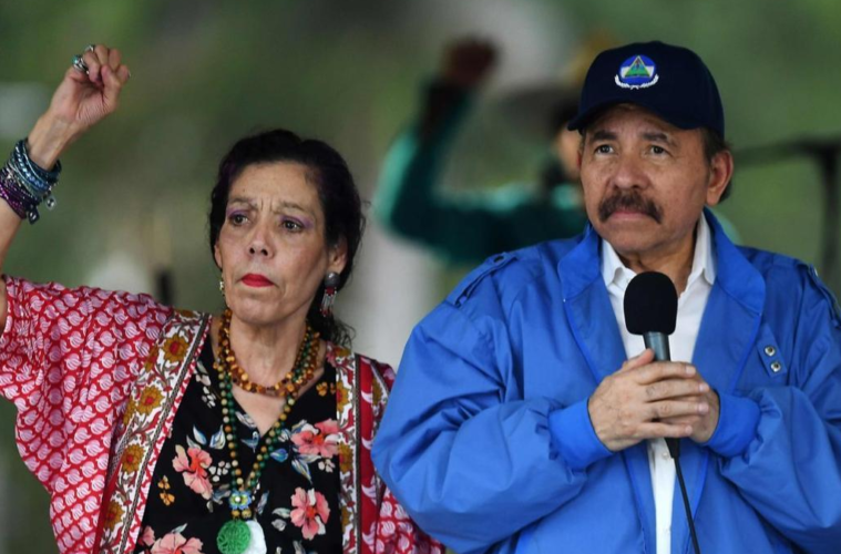 presidente nicaragua con esposa