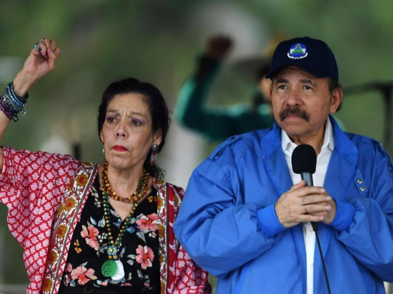 presidente nicaragua con esposa