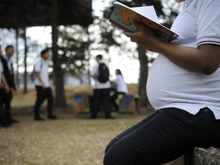 Honduras enfrenta el embarazo adolescente con nueva ley integral