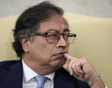 Gustavo Petro pide la renuncia de su gabinete por la Reforma de Salud