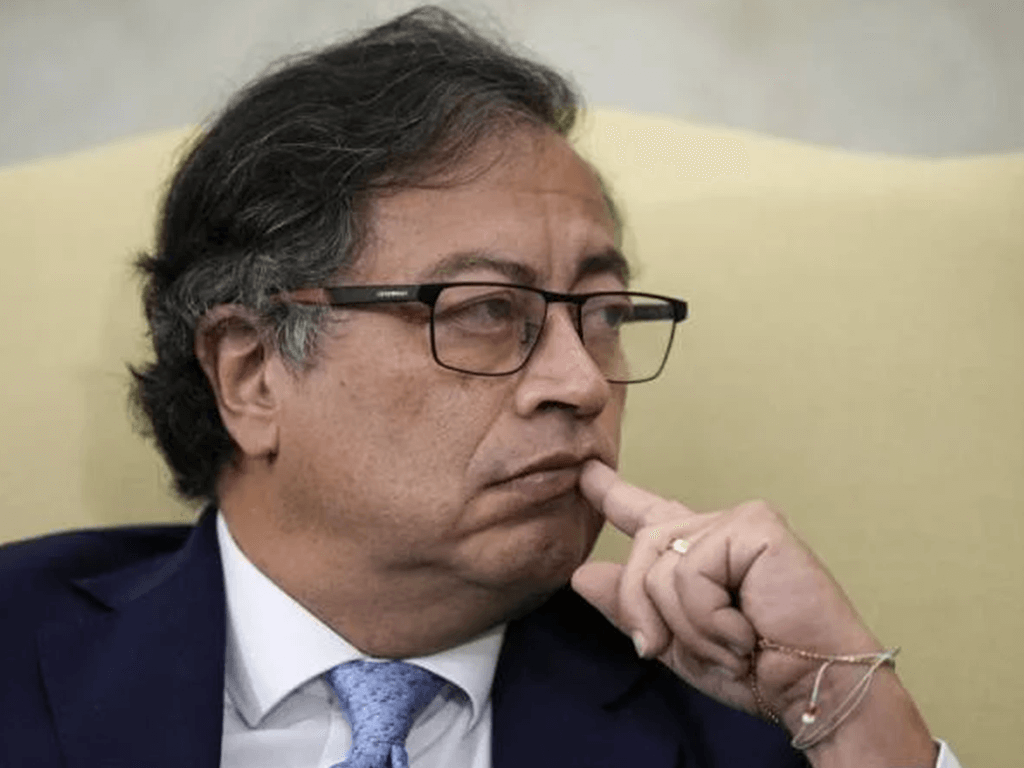 Gustavo Petro pide la renuncia de su gabinete por la Reforma de Salud