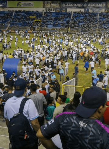 estampida en estadio cuscatlán