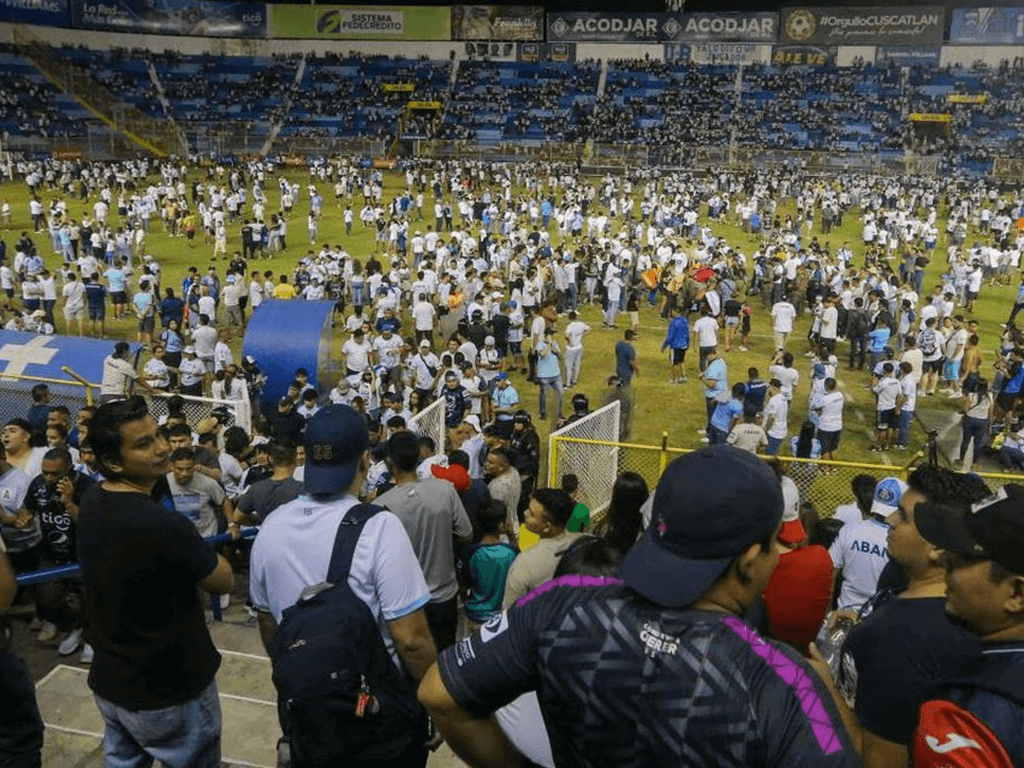 estampida en estadio cuscatlán