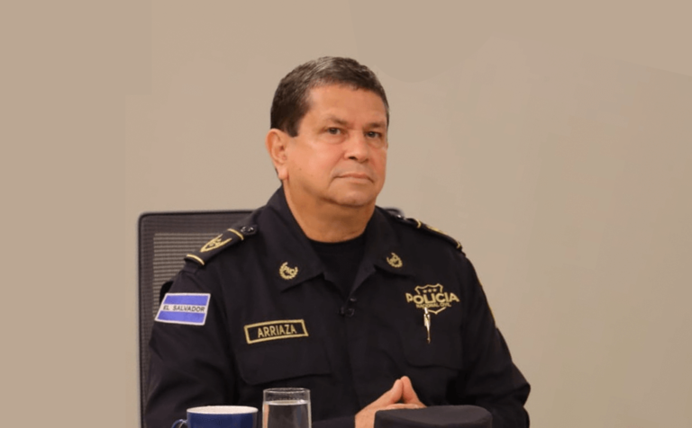 director policía El Salvador amenaza periodistas