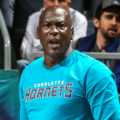 Michael Jordan vende la mayoría de sus acciones en los Charlotte Hornets