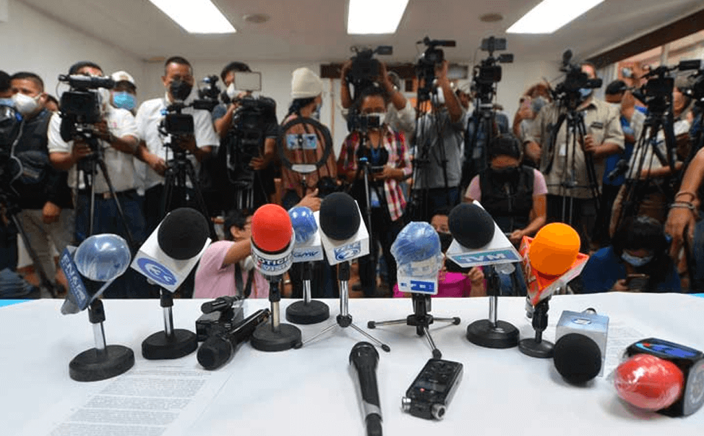 hostigamiento a periodistas en el salvador