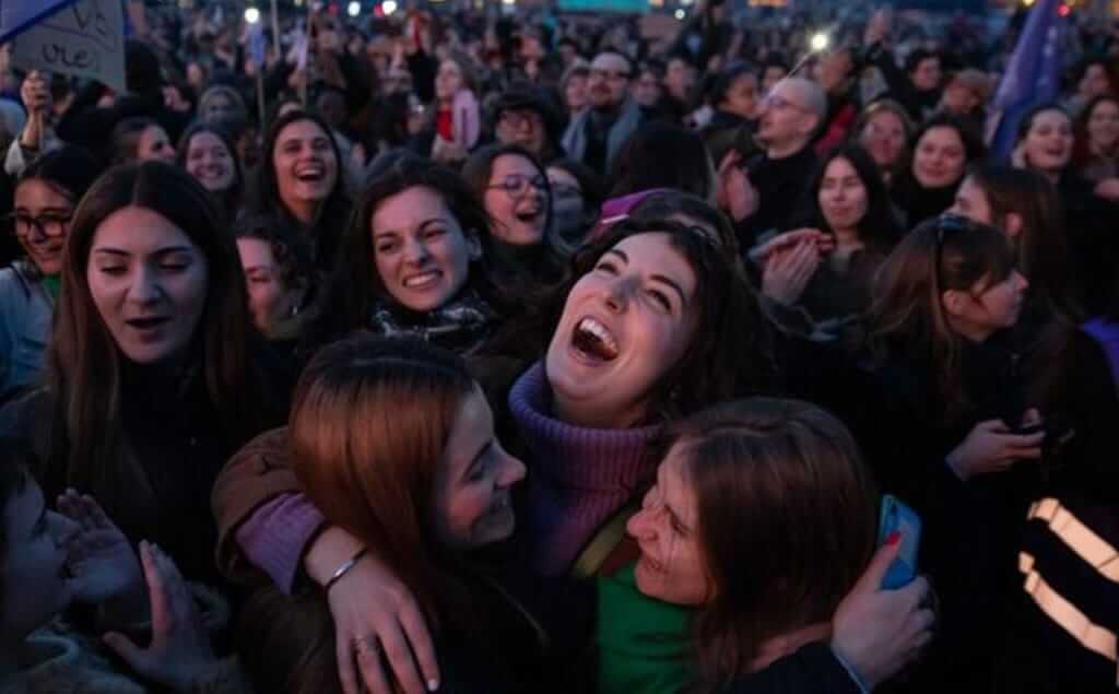 Mujeres en favor del aborto en Francia