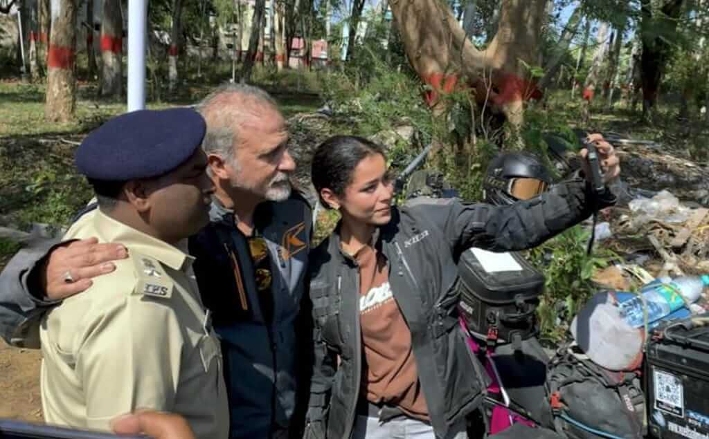 pareja atacada en India