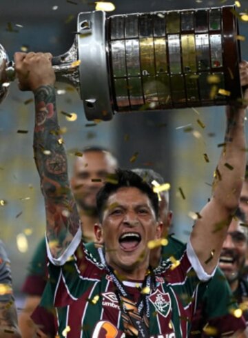 Germán Cano con la Copa Libertadores