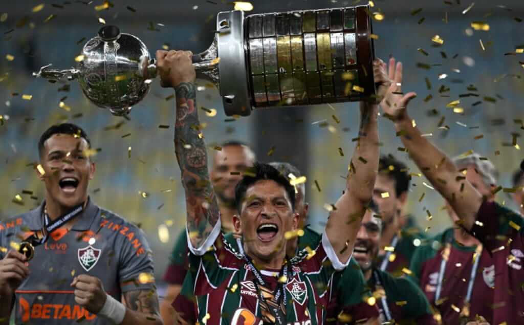 Germán Cano con la Copa Libertadores