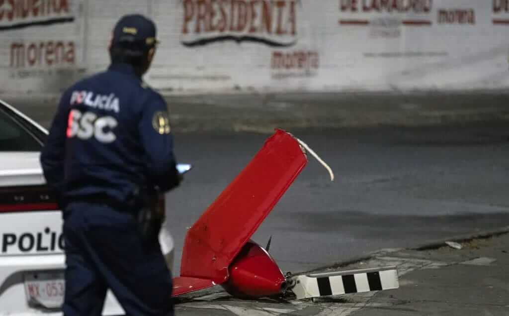 Autoridades en el accidente de helicóptero en CDMX