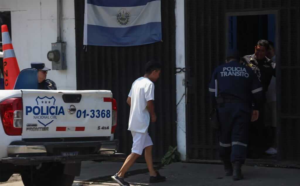 Menor detenido en El Salvador