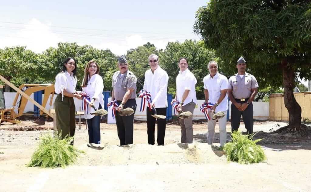 Abinader inaugurando obras