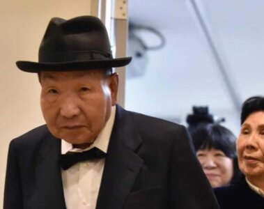 Iwao Hatanaka saliendo del tribunal en Japón