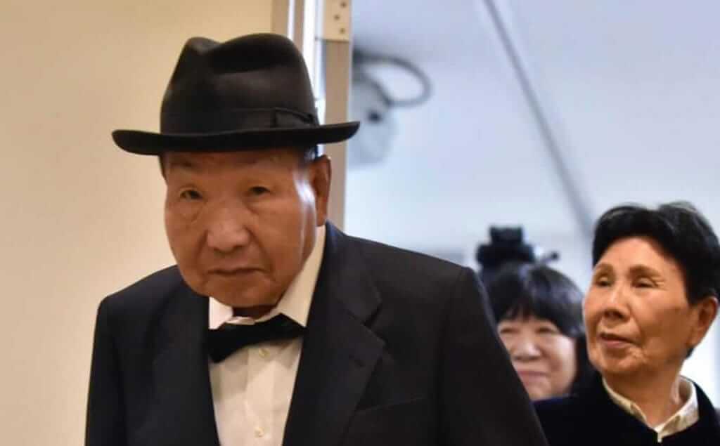 Iwao Hatanaka saliendo del tribunal en Japón