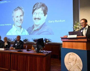 Ceremonia en la que Victor Ambros y Gary Ruvkun son seleccionados como gandores del Nobel de Medicina