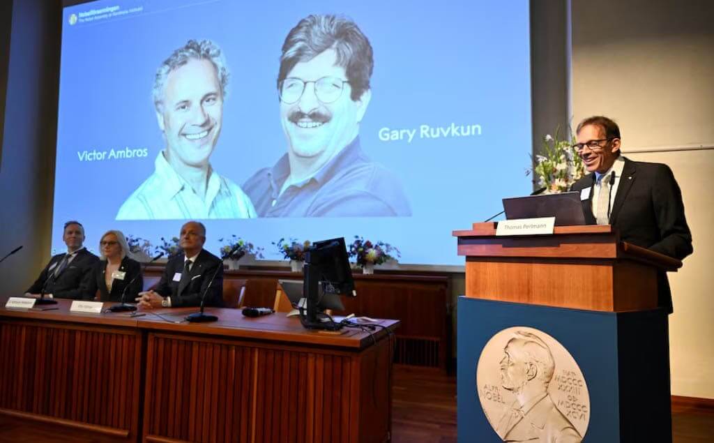 Ceremonia en la que Victor Ambros y Gary Ruvkun son seleccionados como gandores del Nobel de Medicina