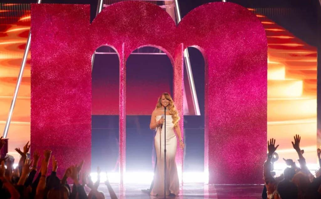 Presentación de Mariah Carey en el Aniversario 50 de los AMAs