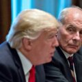 Donald Trump y John Kelly en medio de una reunión