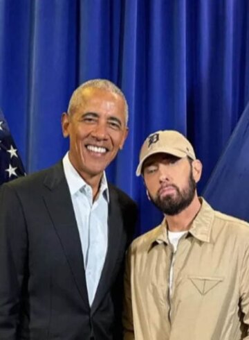 Ex Presidente Barack Obama y el cantante Eminem en un mitin en Detroit