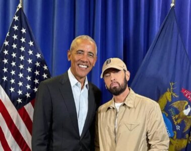 Ex Presidente Barack Obama y el cantante Eminem en un mitin en Detroit