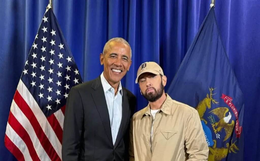 Ex Presidente Barack Obama y el cantante Eminem en un mitin en Detroit