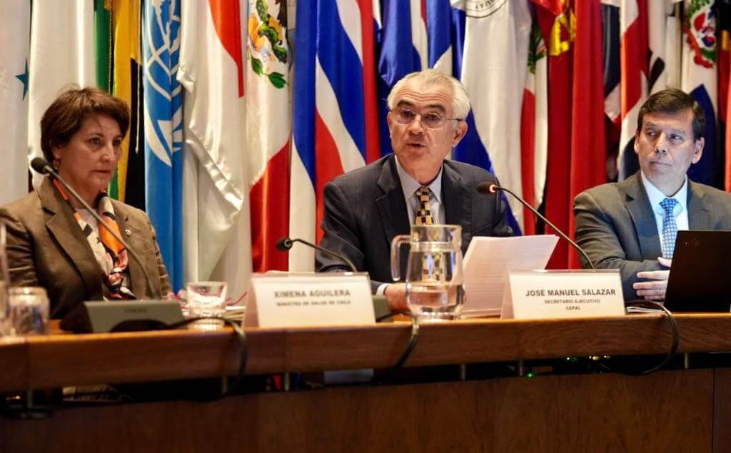 Jose Manuel Salazar, Secretario ejecutivo hablando en una reunión