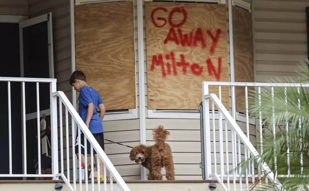 Residentes en EEUU preparándose para el paso de Milton