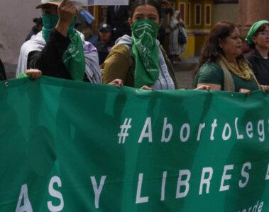 Mujeres marchando en México por el aborto legal