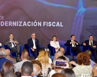 Gobierno de República Dominicana discutiendo la reforma fiscal