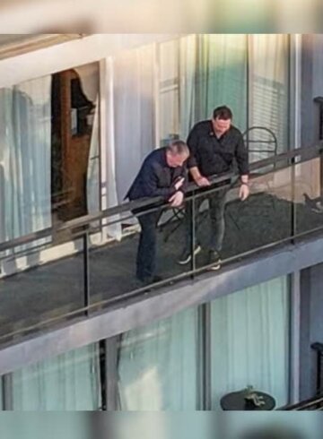 Papá de Liam Payne mirando desde el balcón donde cayó su hijo