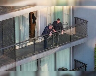 Papá de Liam Payne mirando desde el balcón donde cayó su hijo