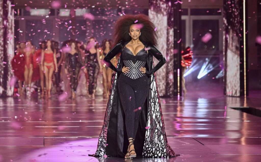 Tyra Banks en la pasarela de Victoria's Secret