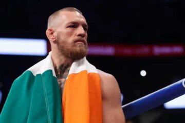 Connor McGregor en medio de una pelea