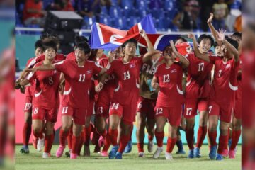 Jugadoras de Corea del Norte celebran el título