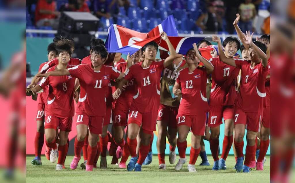 Jugadoras de Corea del Norte celebran el título