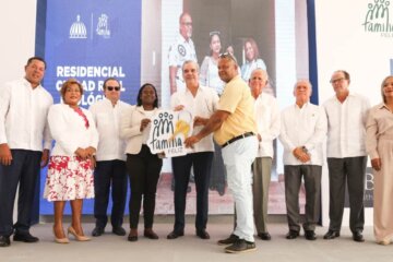 Luis Abinader, presidente de República Dominicana, inaugurando obras