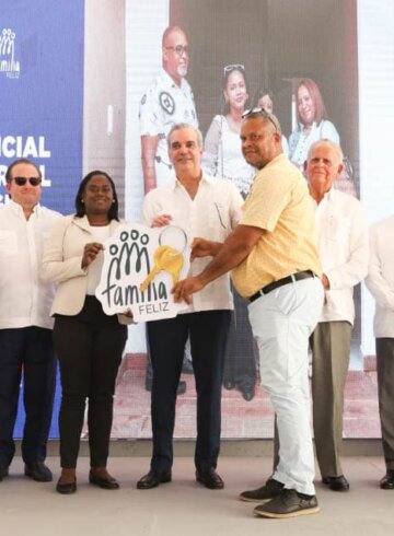 Luis Abinader, presidente de República Dominicana, inaugurando obras