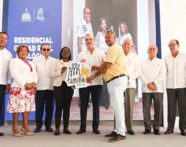 Luis Abinader, presidente de República Dominicana, inaugurando obras